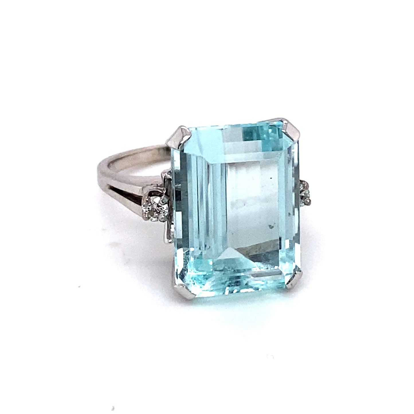 1950s Retro 16.0 Carat Aquamarine and Diamond Ring