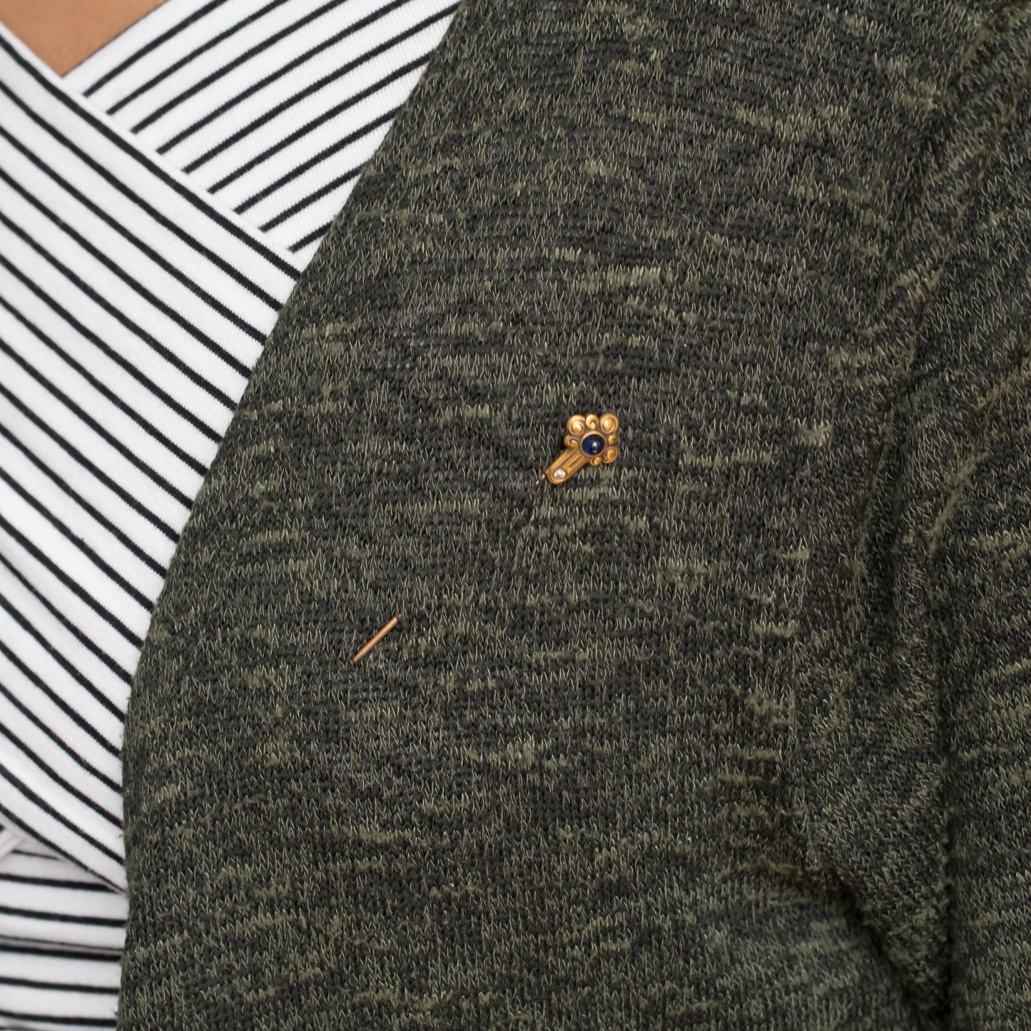 14k Yellow Gold Sapphire Pin