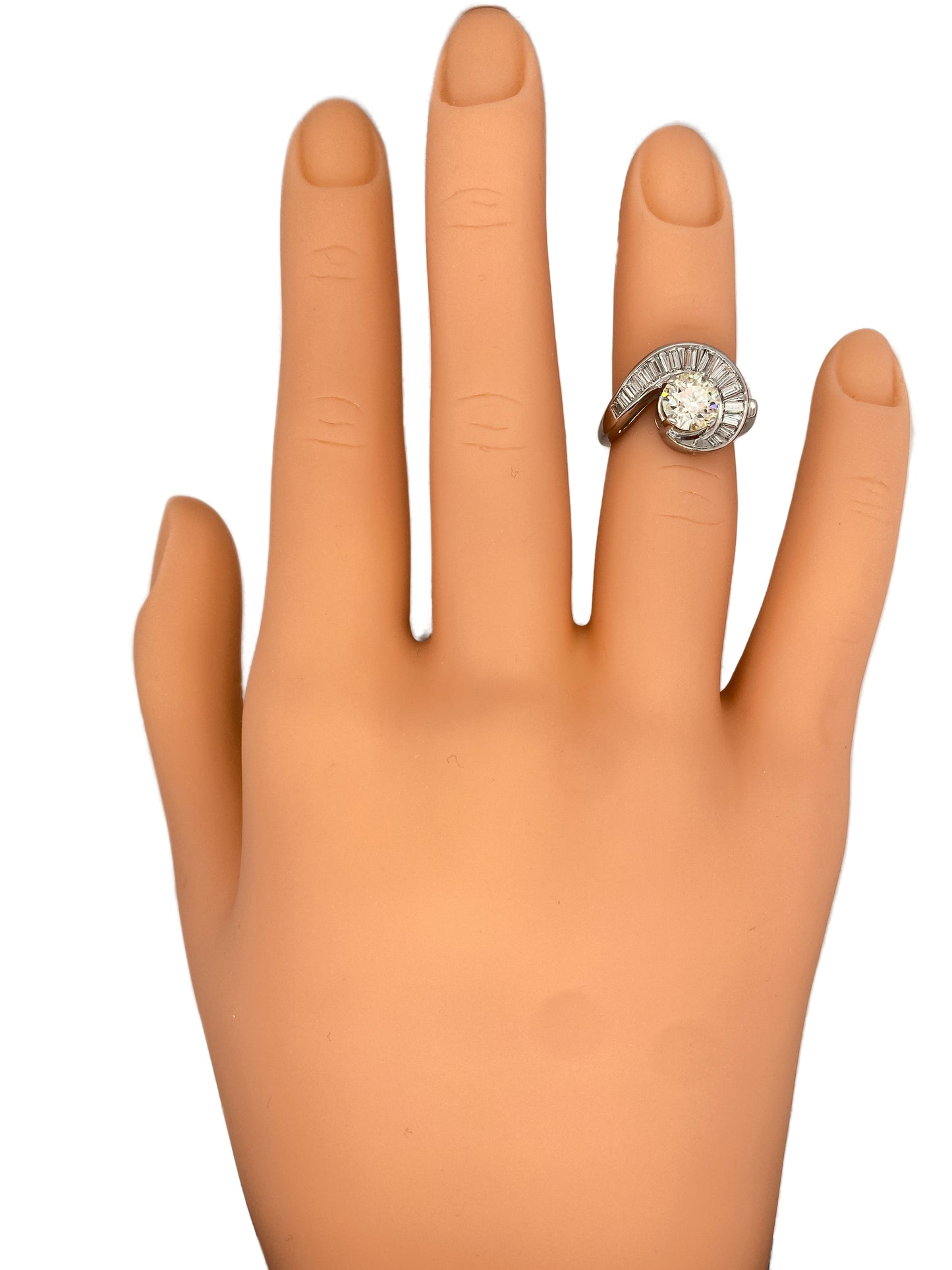 Circa 1950s 1.37 Carat Old European Cut Diamond Swirl Ring in Platinum