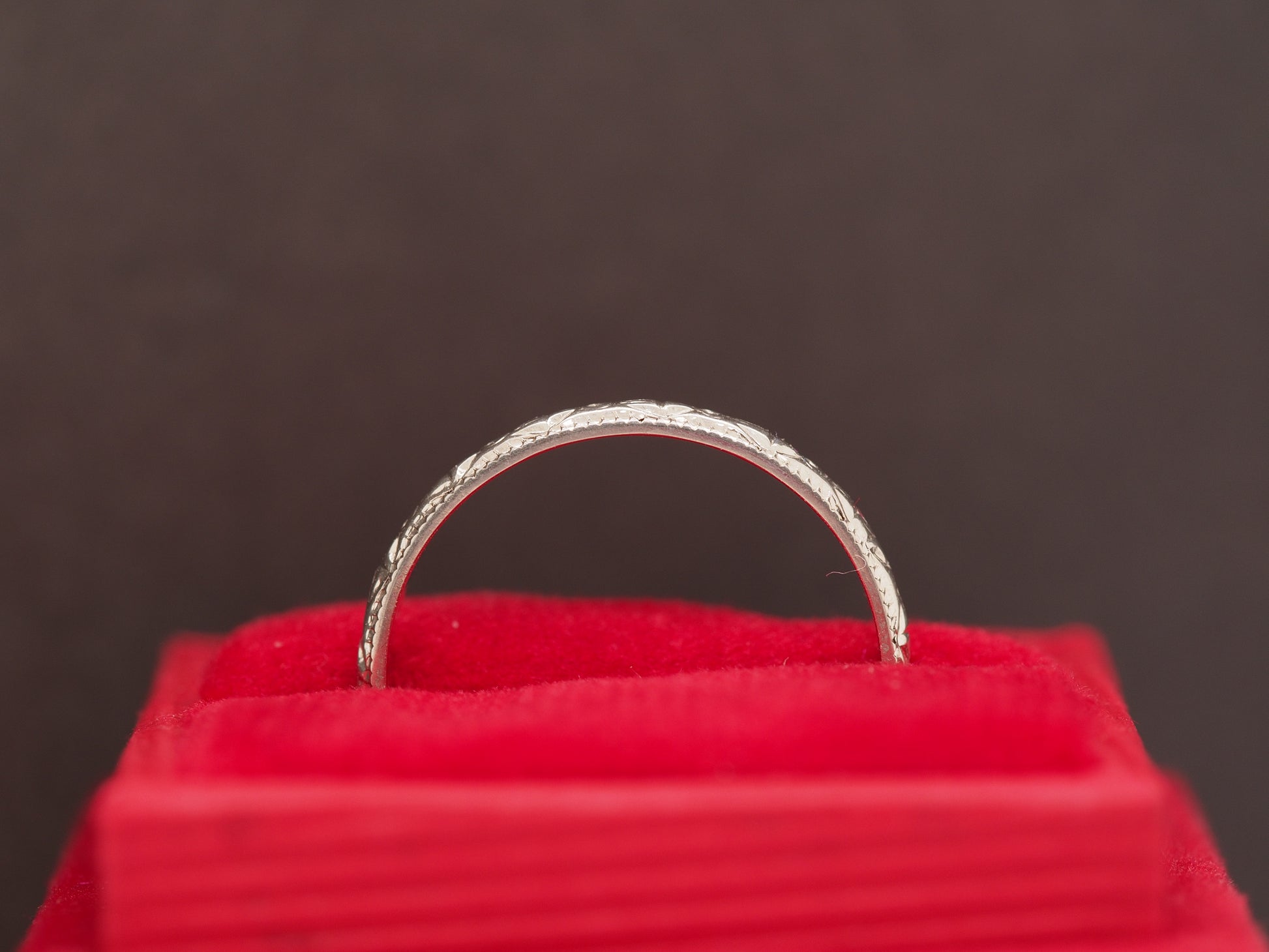 1920 18K White Gold Wedding Band