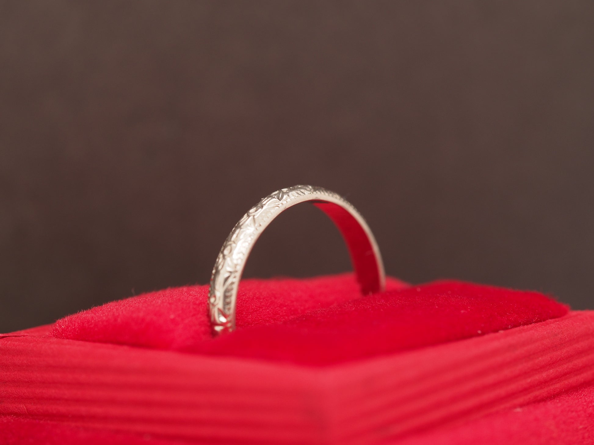 1920 18K White Gold Wedding Band