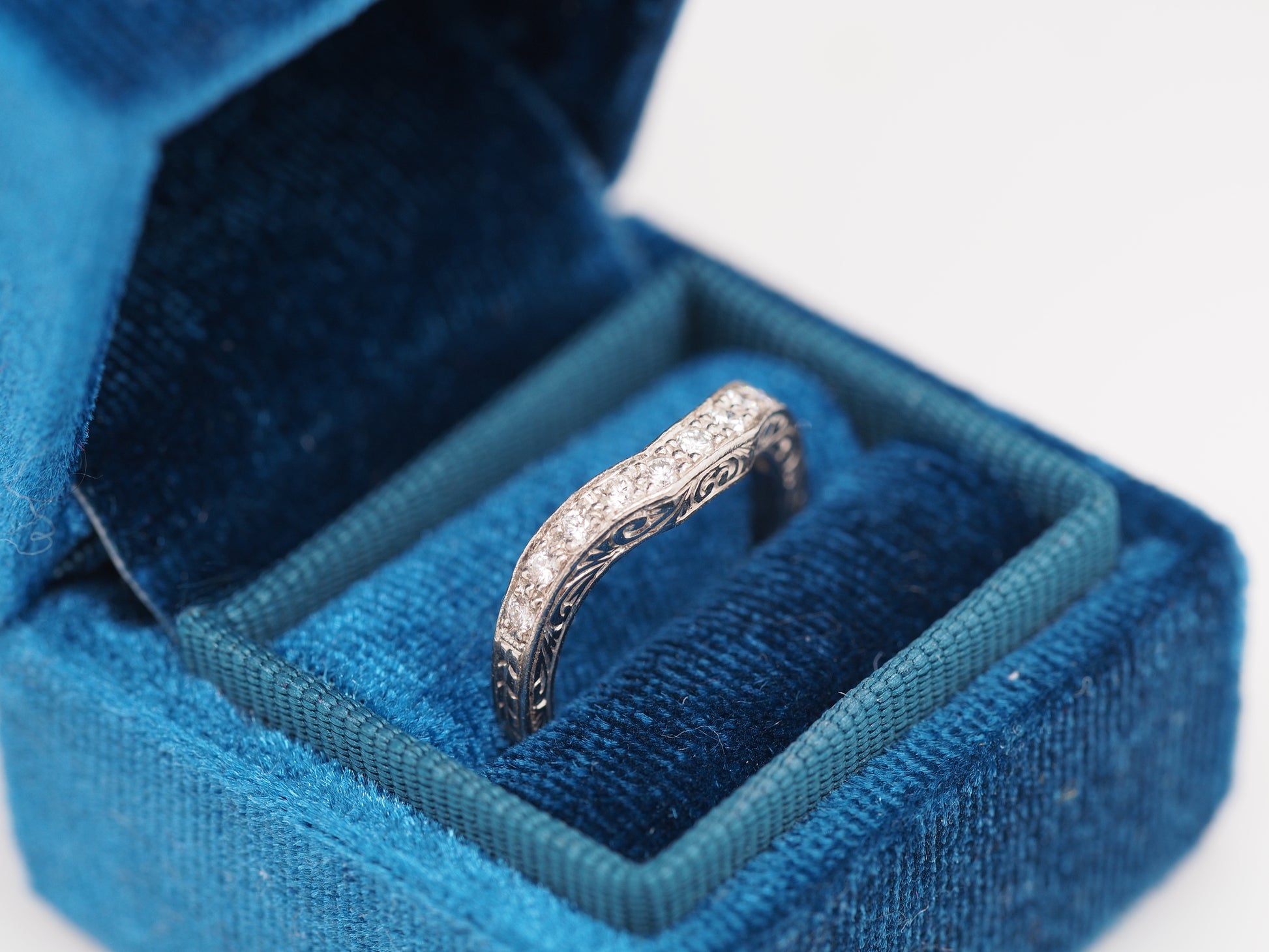 1960 Platinum Diamond Dip Wedding Band
