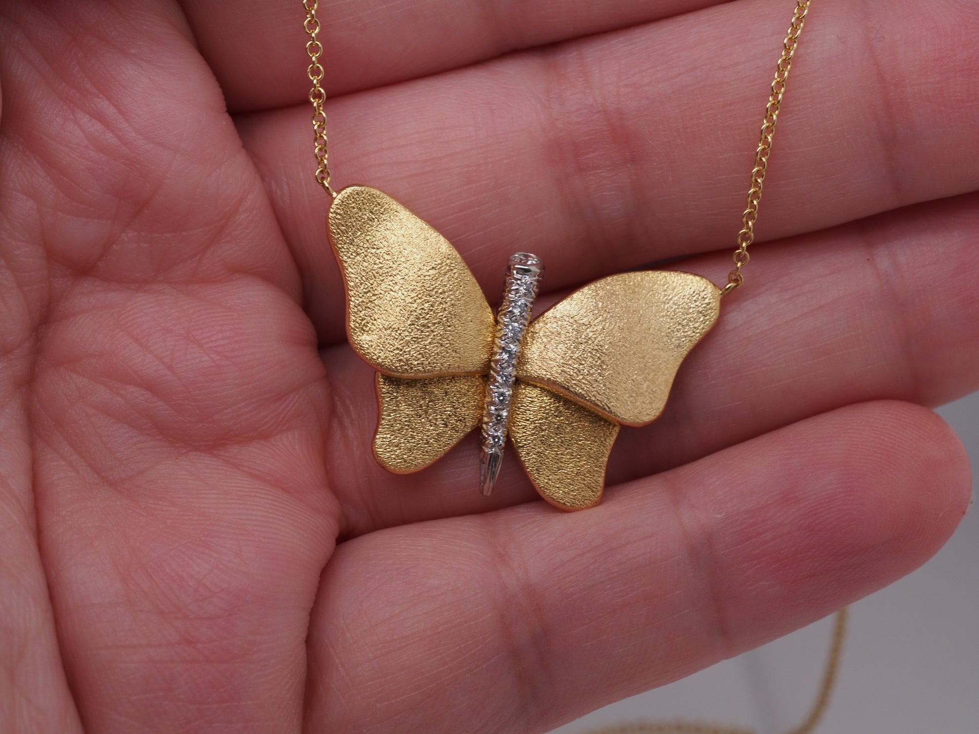 19K Yellow Gold/Platinum .25cttw Round Brilliant Diamond Butterfly Necklace