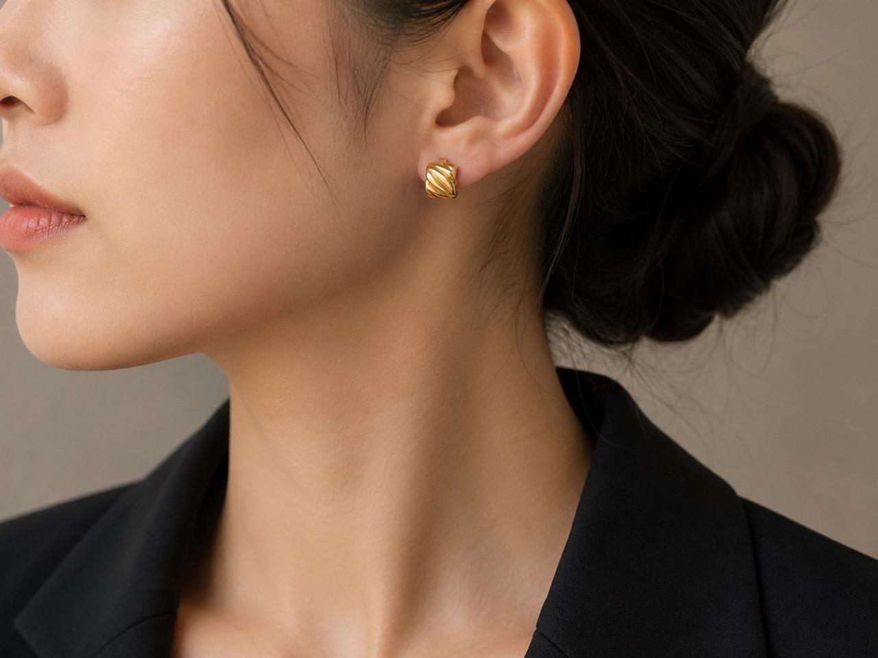 Estate GUCCI 18K Yellow Gold Chic Earrings - VHK#503a