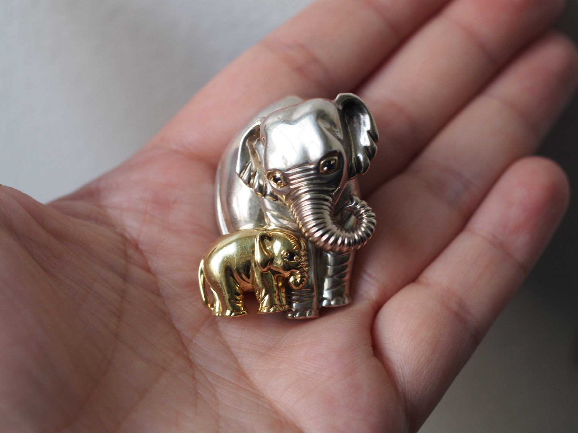 1994 Tiffany and Co. 18K Yellow Gold/Sterling Silver Sapphire Elephant &Baby Pin
