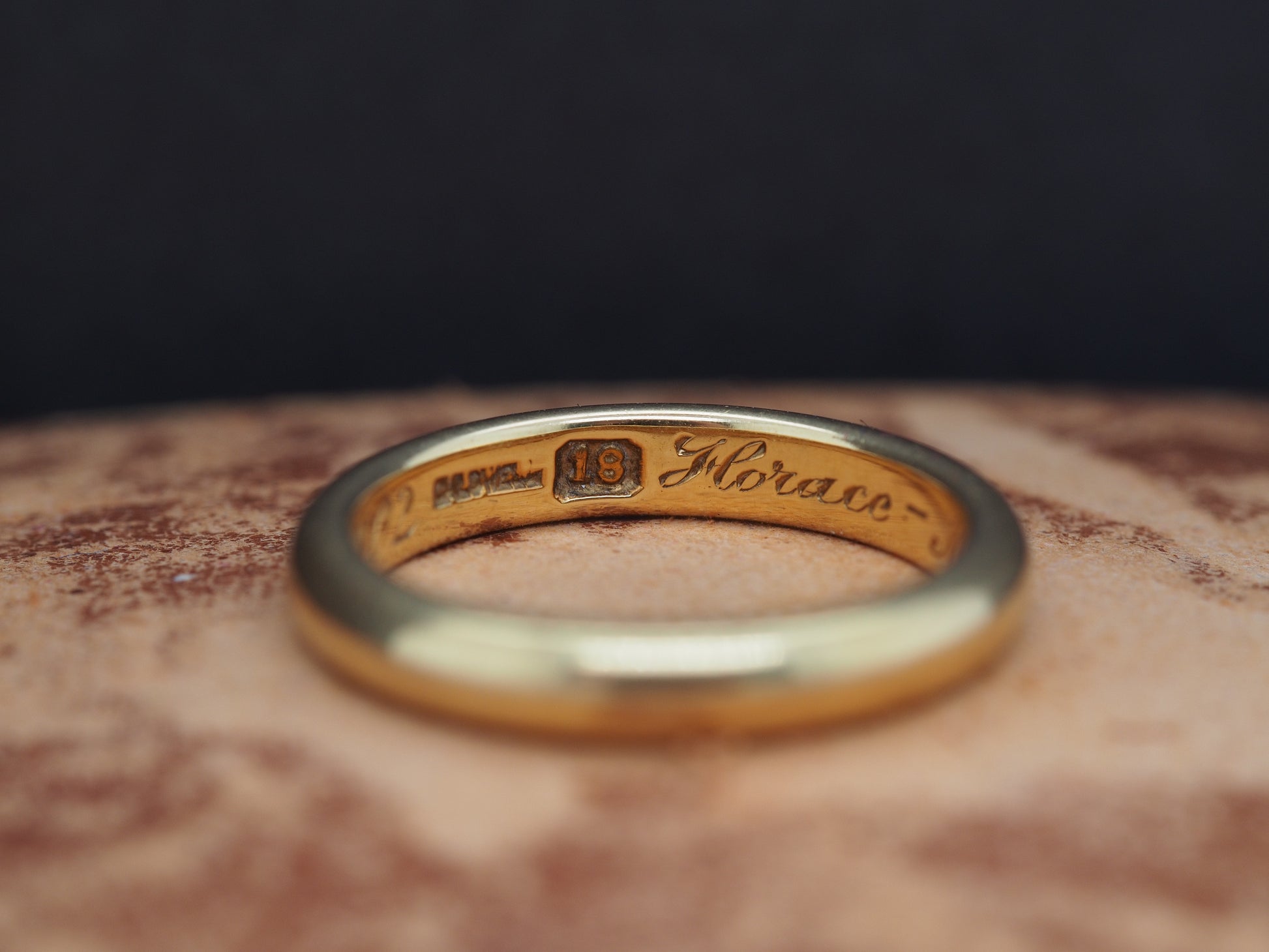 1902 J.E. Caldwell 18K Yellow Gold Engraved Wedding Band