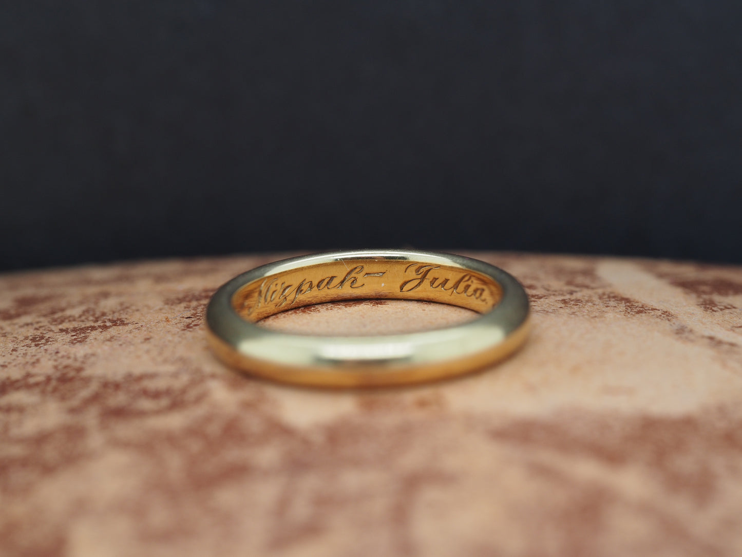 1902 J.E. Caldwell 18K Yellow Gold Engraved Wedding Band