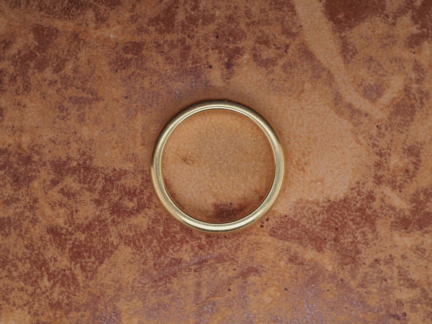 1902 J.E. Caldwell 18K Yellow Gold Engraved Wedding Band