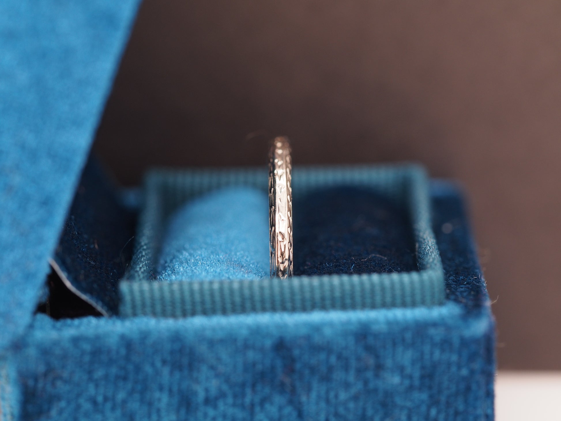 1920s Art Deco 18K White Gold Engraved Wedding Band