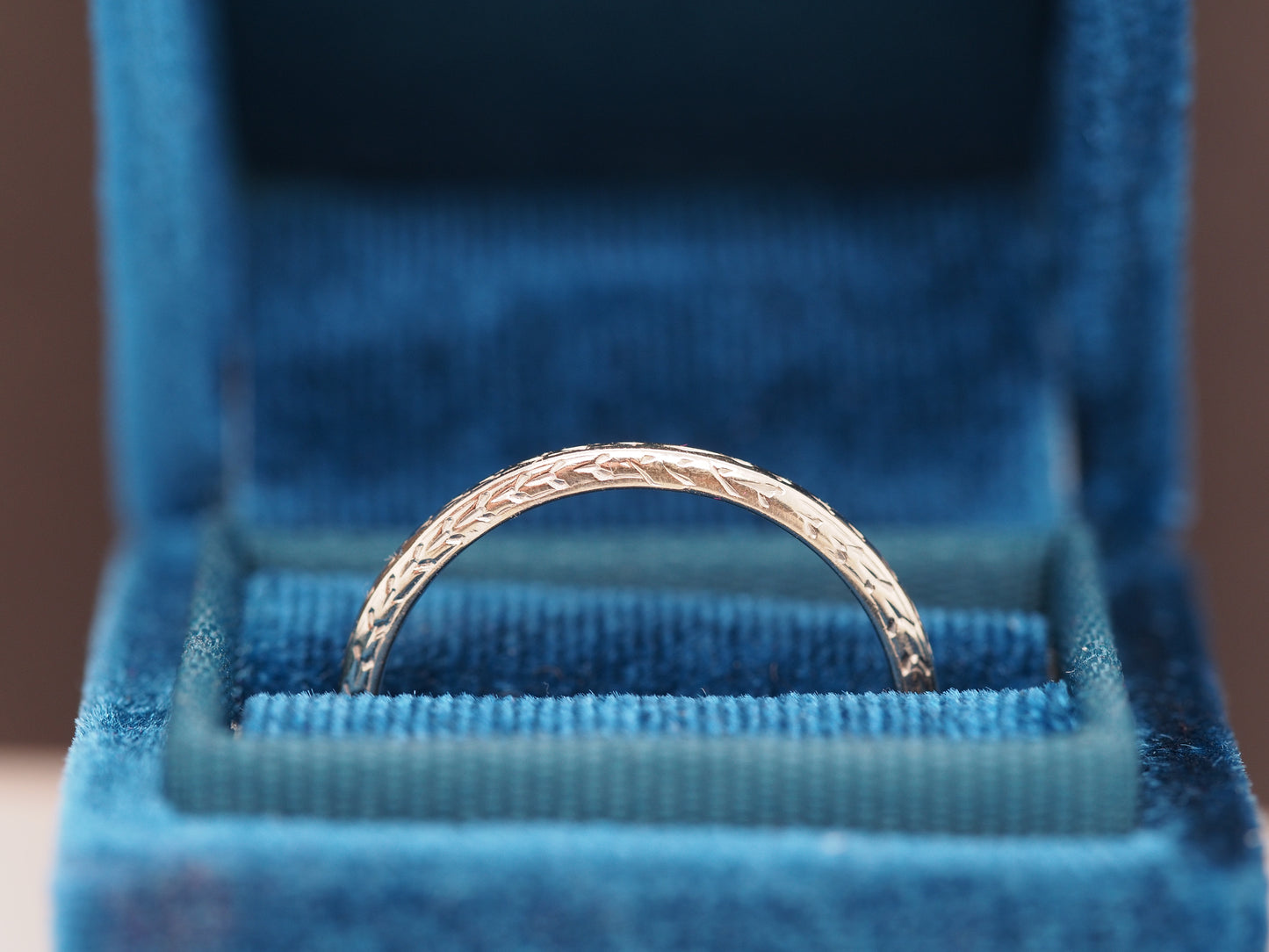 1920s Art Deco 18K White Gold Engraved Wedding Band