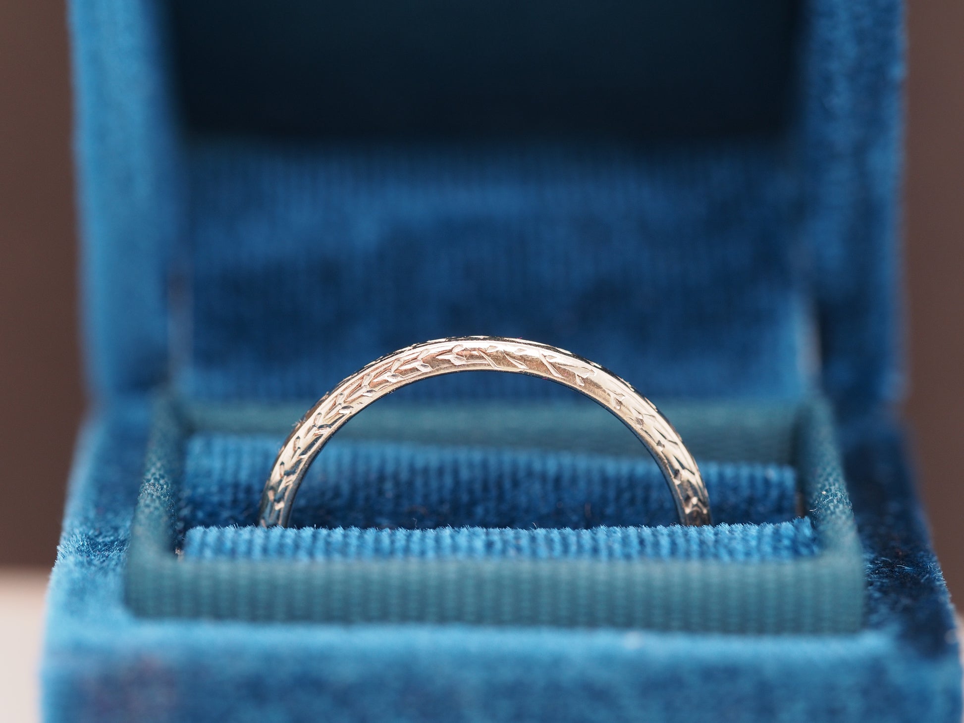 1920s Art Deco 18K White Gold Engraved Wedding Band