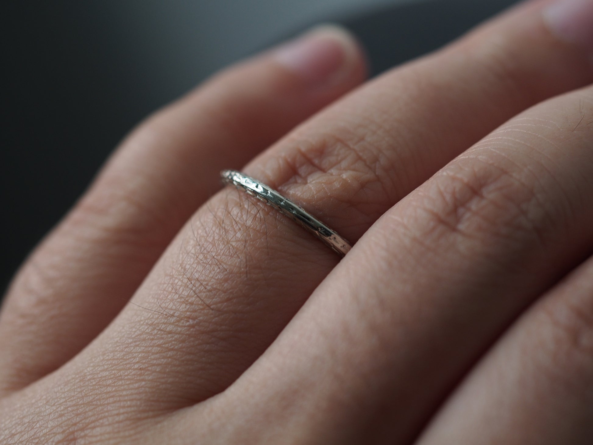 1920s Art Deco 18K White Gold Engraved Wedding Band