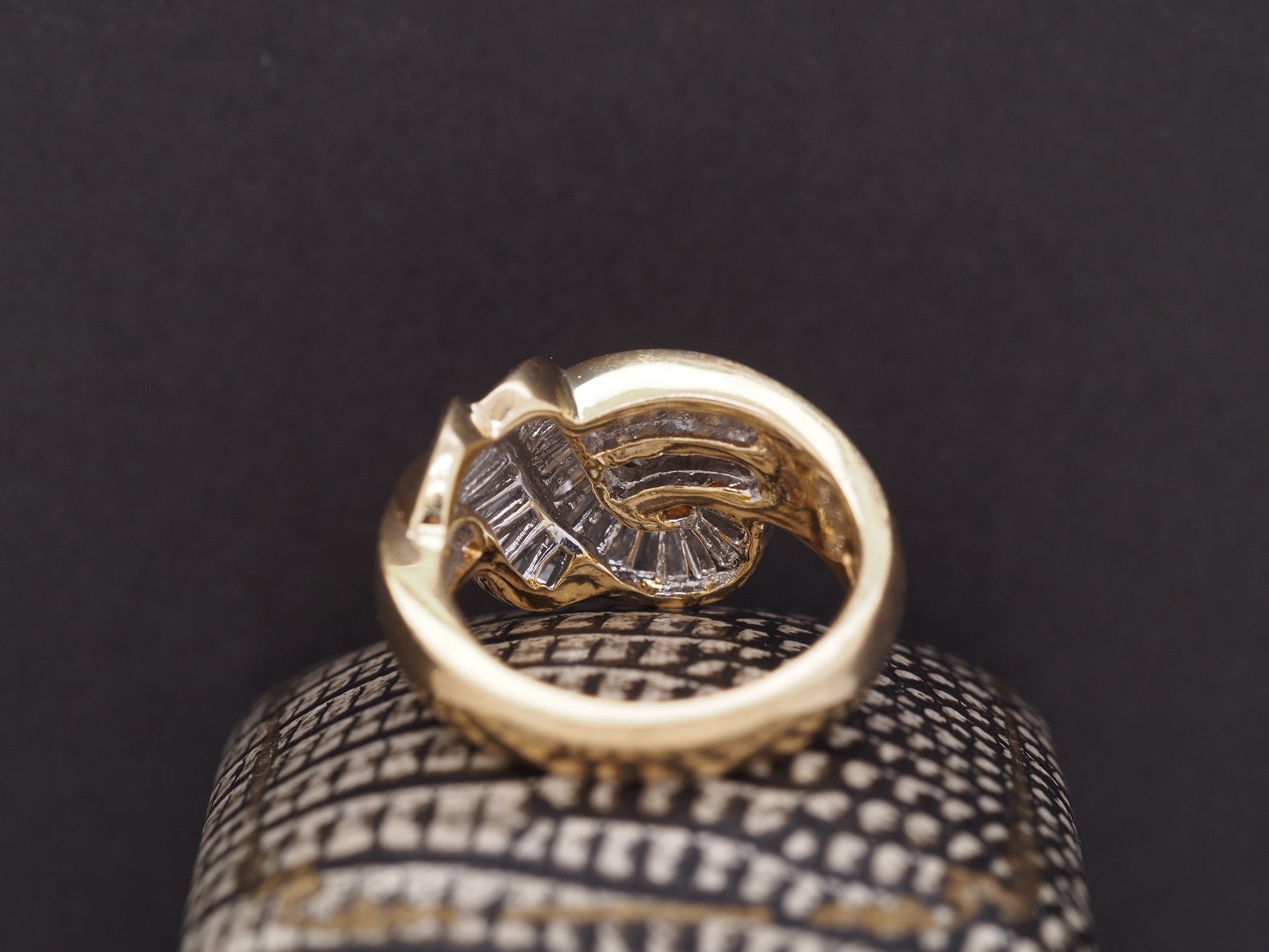 18K Yellow Gold Diamond Swirl Cocktail Ring