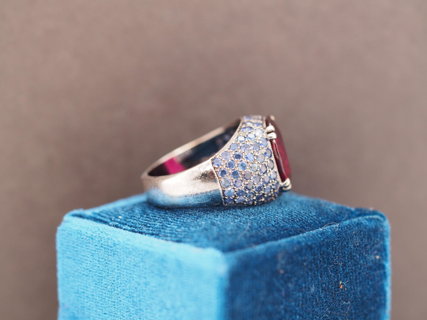 18K Gold Tourmaline Ring with GIA report and Sapphire Side Stones