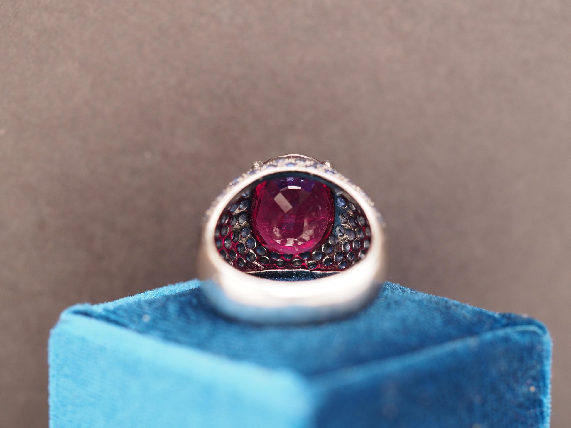 18K Gold Tourmaline Ring with GIA report and Sapphire Side Stones