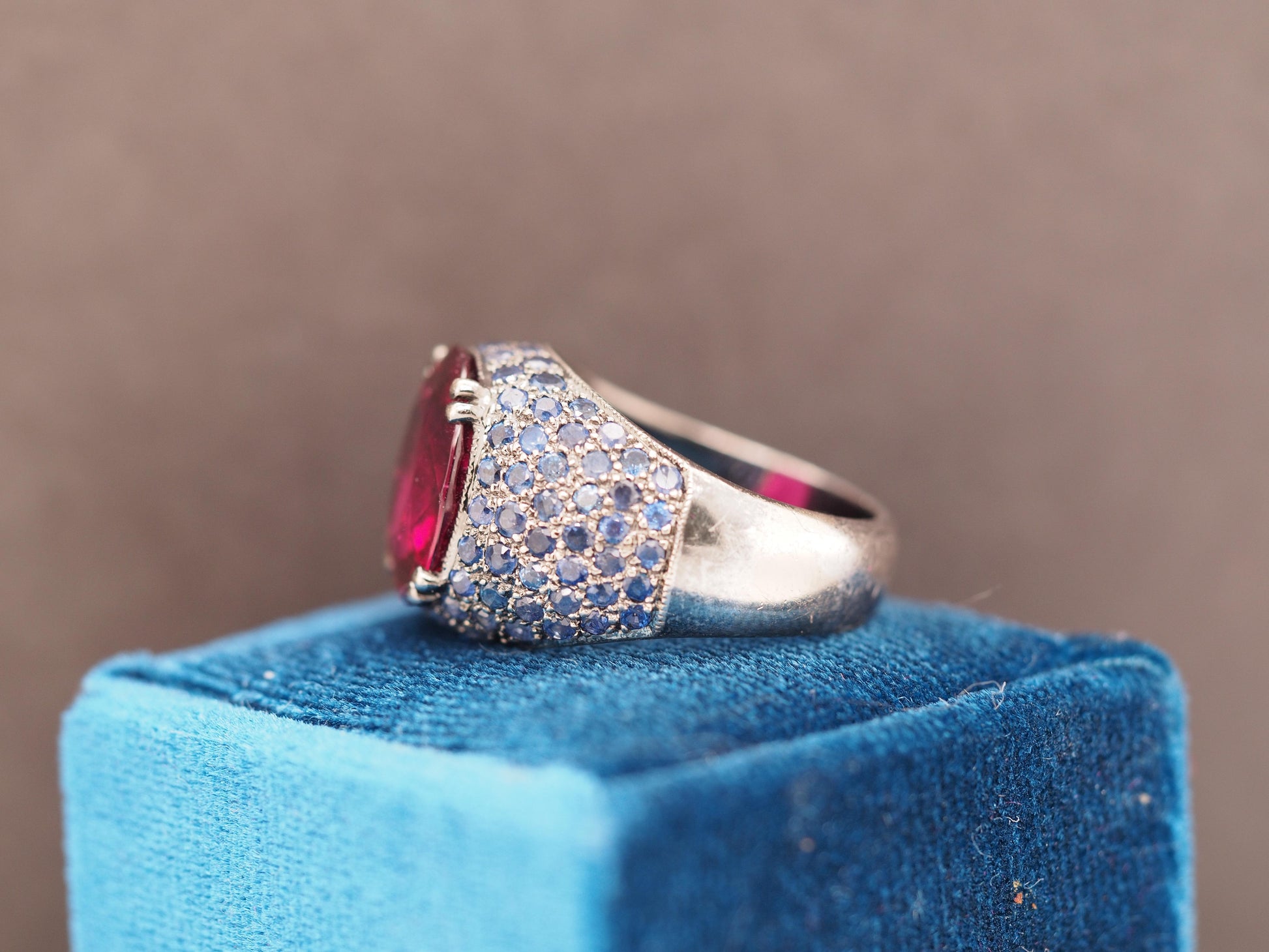 18K Gold Tourmaline Ring with GIA report and Sapphire Side Stones