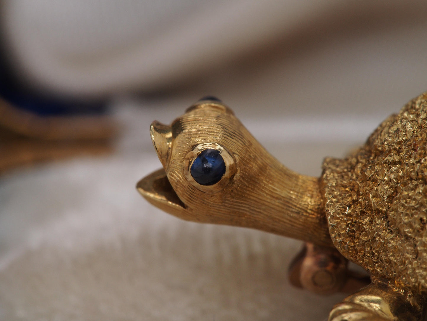 18K Vintage Yellow Gold Turtle Pin and Brooch with Sapphire Eyes