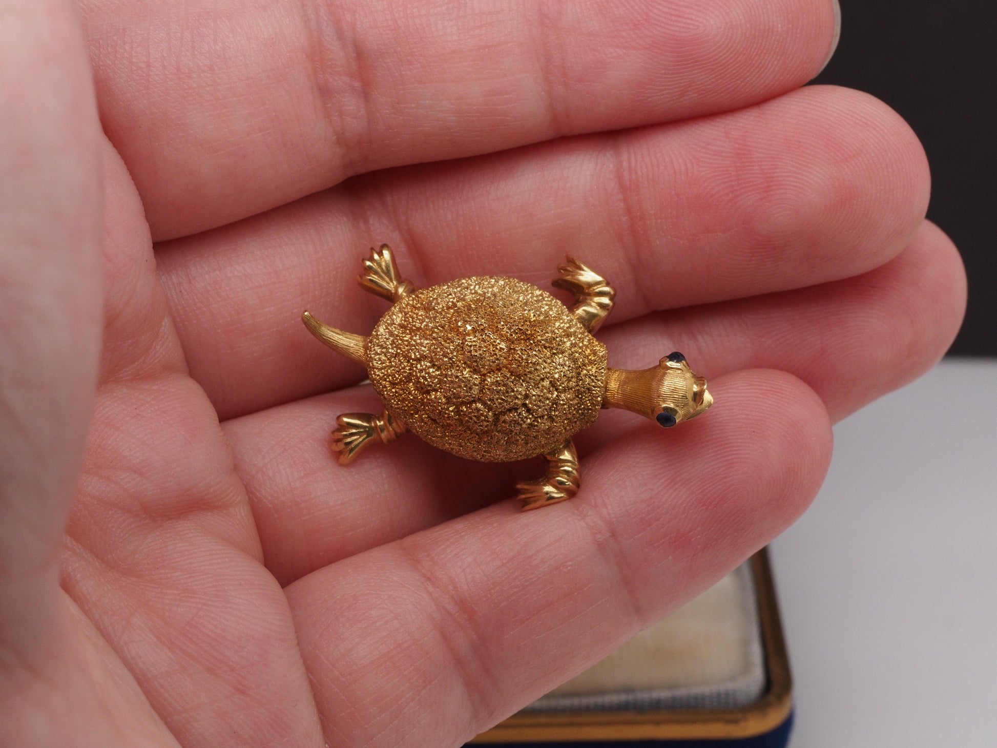 18K Vintage Yellow Gold Turtle Pin and Brooch with Sapphire Eyes