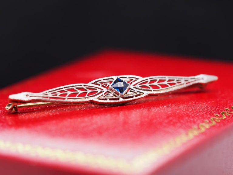 1930s 14K Yellow Gold Art Deco Brooch with Sapphire - VHK#531