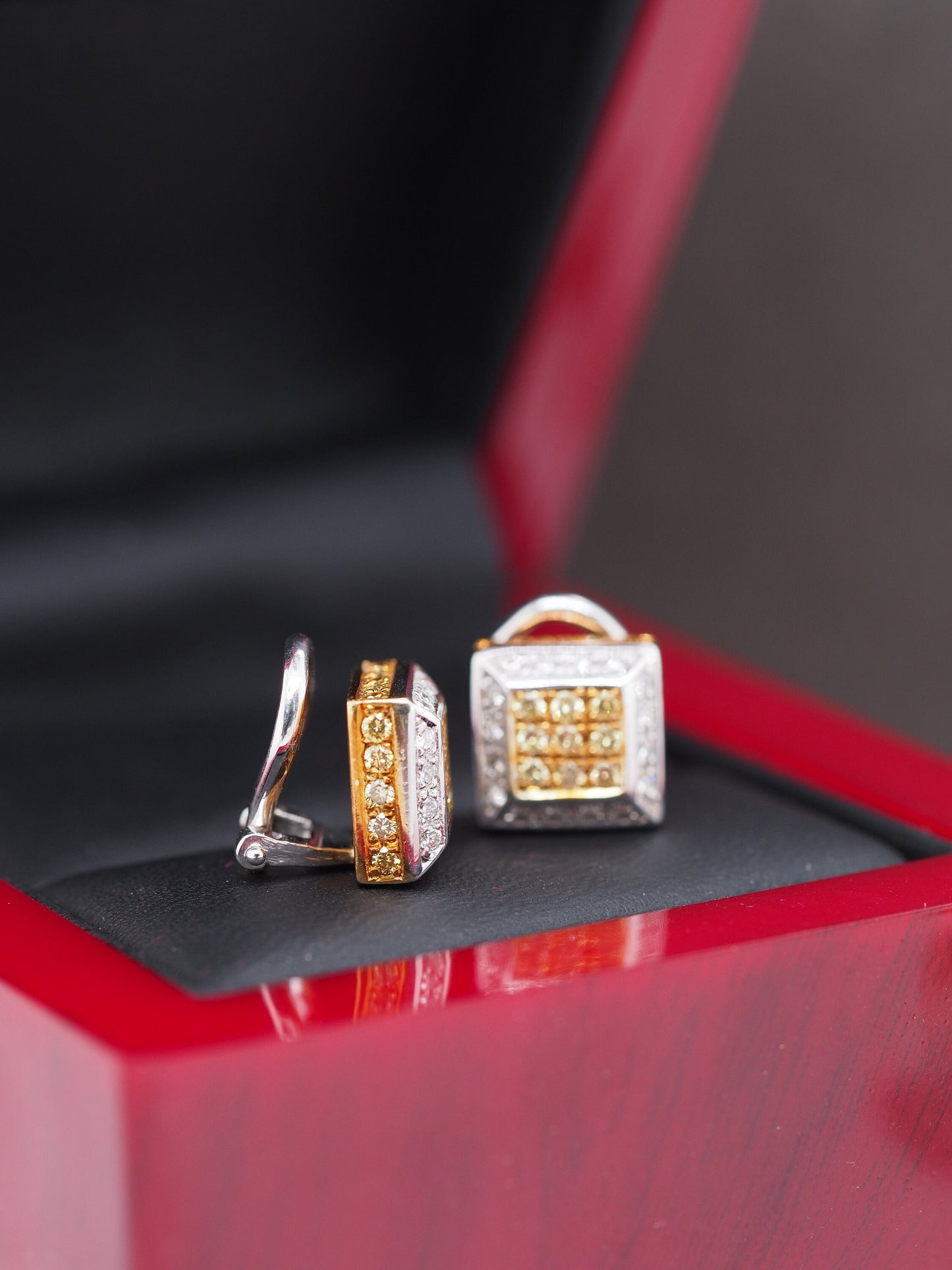 18K Gold Yellow &amp; White Diamond Earring and Necklace Set - VHK#334