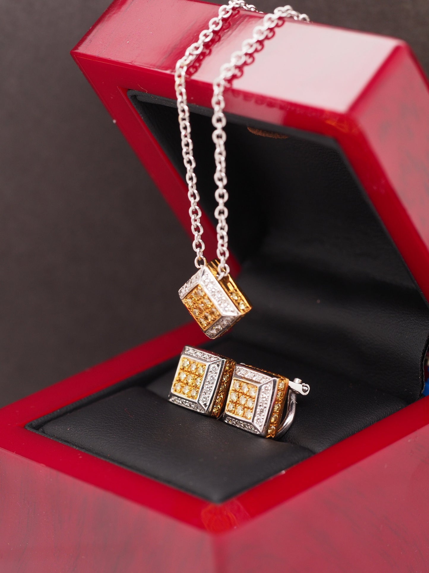 18K Gold Yellow &amp; White Diamond Earring and Necklace Set - VHK#334