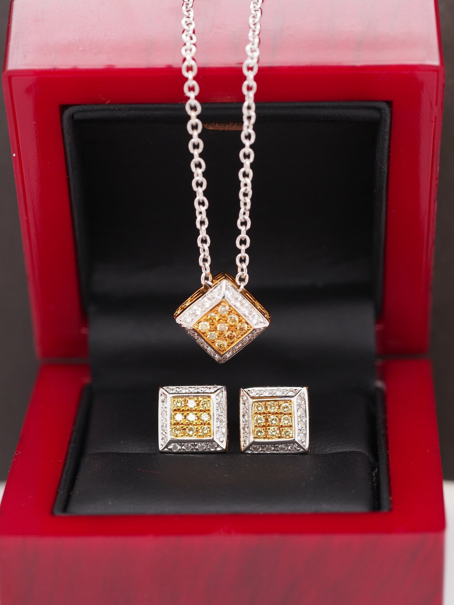 18K Gold Yellow &amp; White Diamond Earring and Necklace Set - VHK#334
