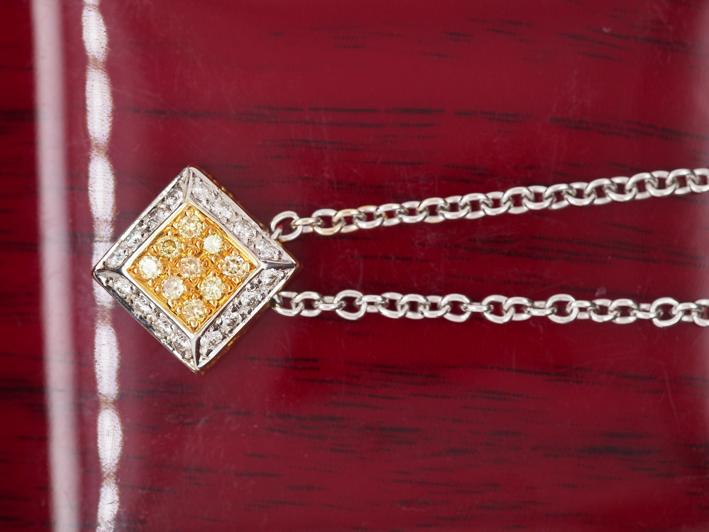 18K Gold Yellow &amp; White Diamond Earring and Necklace Set - VHK#334
