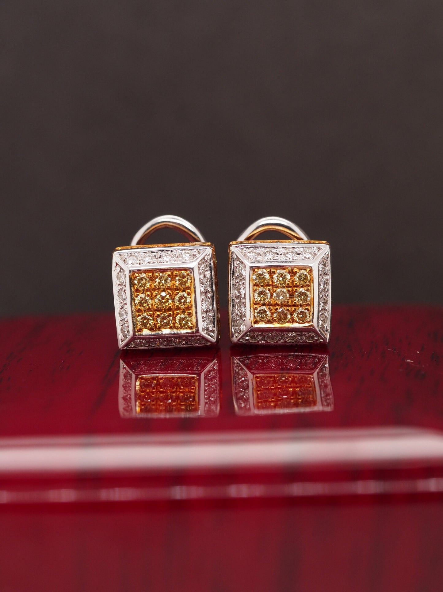 18K Gold Yellow &amp; White Diamond Earring and Necklace Set - VHK#334