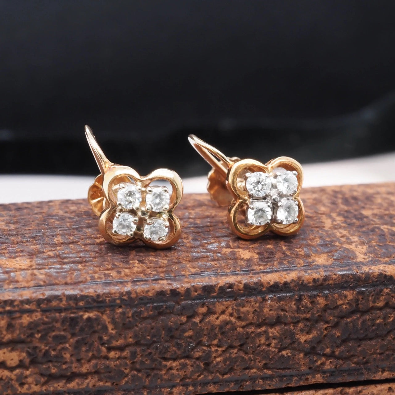 Vintage 14K Round Brilliant Diamond Cluster Screwback Earrings- VHK#346