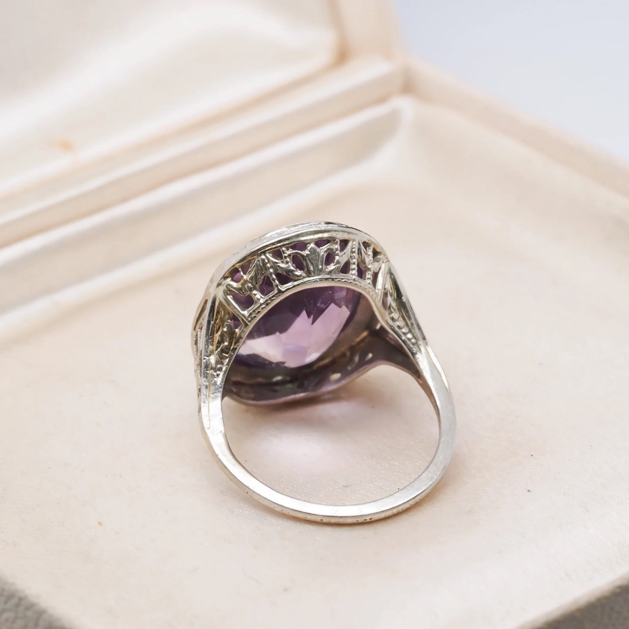Circa 1930s 18K White Gold Oval Shape Amethsyt Ring - VHK#369