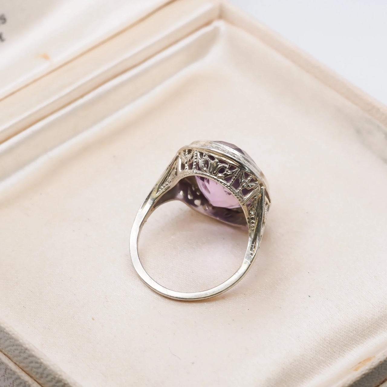 Circa 1930s 18K White Gold Oval Shape Amethsyt Ring - VHK#369