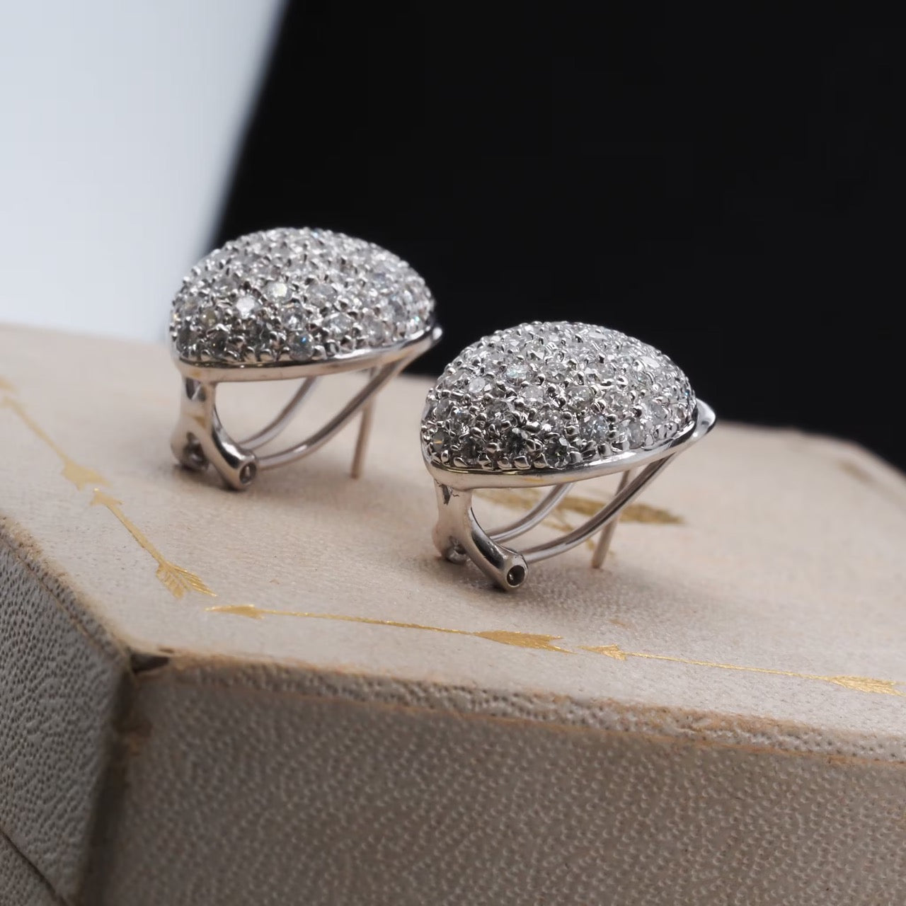 1.70 Carat Total Weight Round Brilliant Earrings - VHK#367