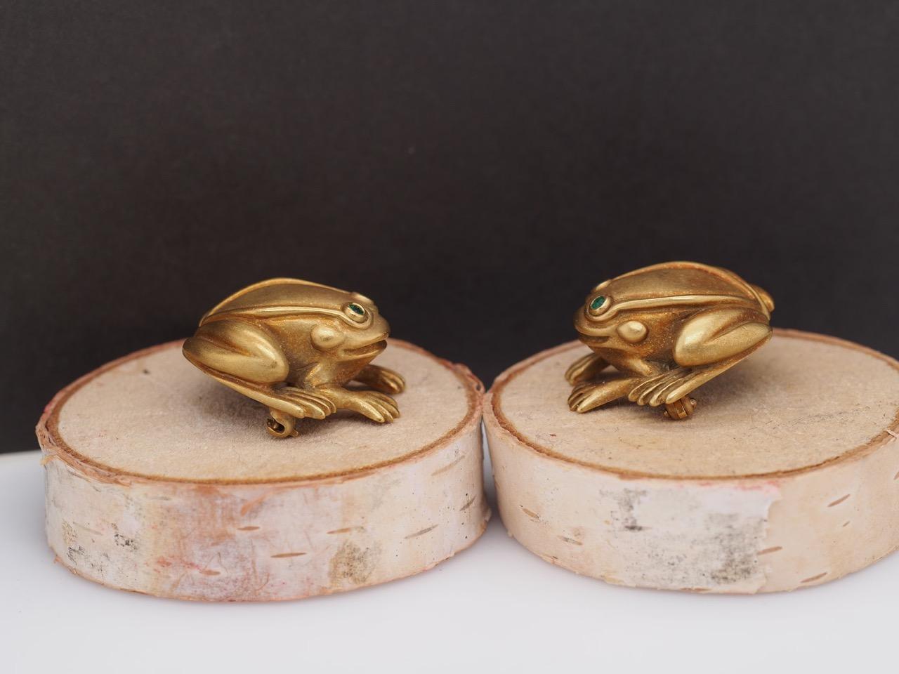 KIELSELSTEIN CORD 18K Yellow Gold Pair of Frog Brooches with Emerald Eyes - VHK#