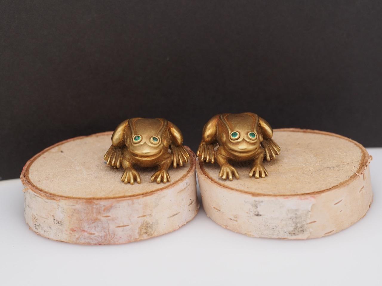 KIELSELSTEIN CORD 18K Yellow Gold Pair of Frog Brooches with Emerald Eyes - VHK#