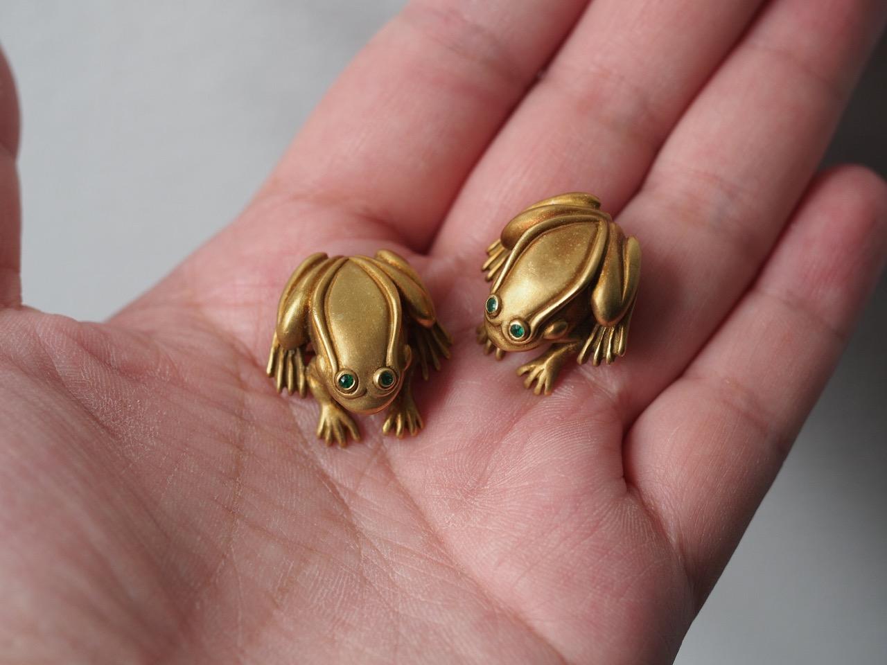 KIELSELSTEIN CORD 18K Yellow Gold Pair of Frog Brooches with Emerald Eyes - VHK#