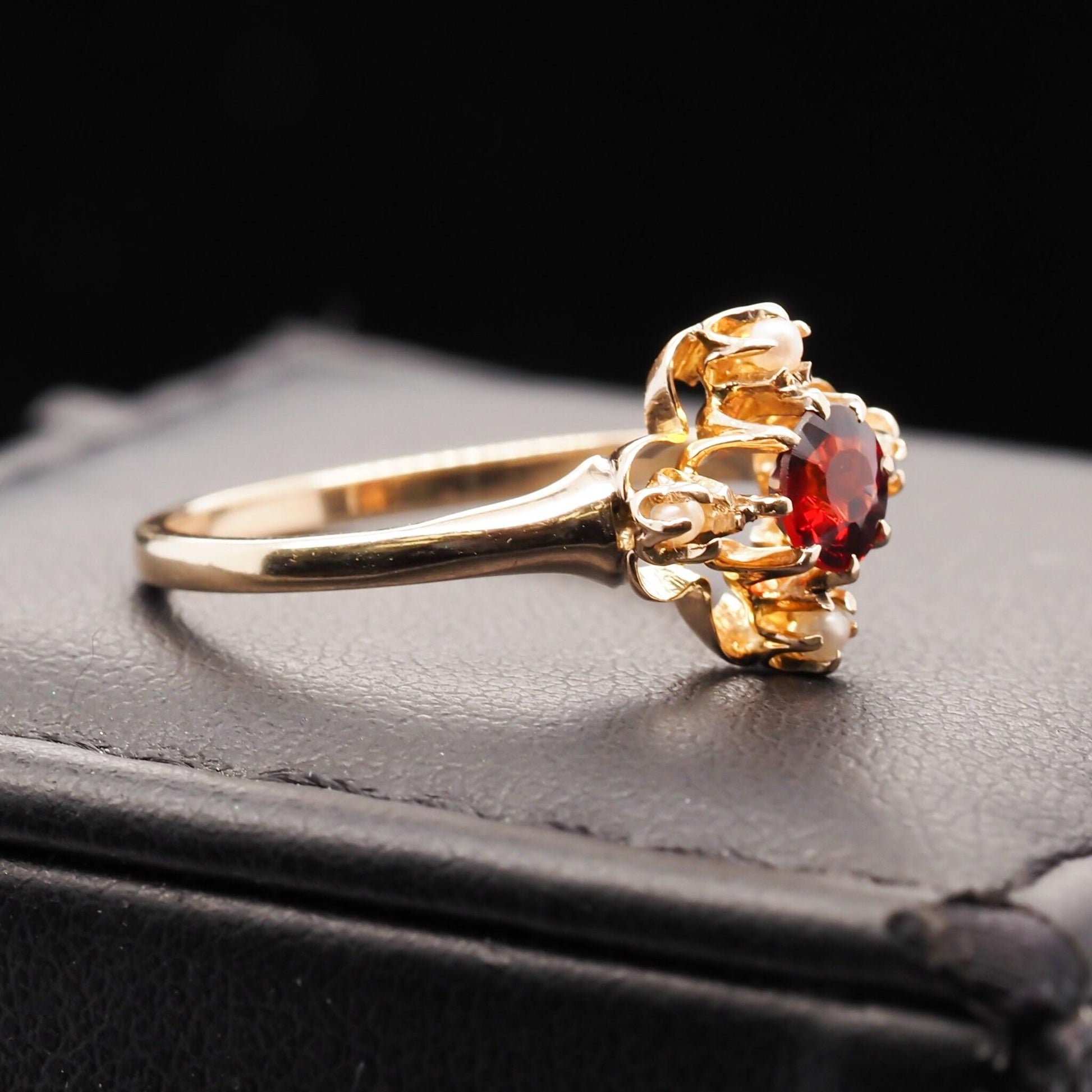 Vintage 14K Yellow Gold Garnet and Seed Pearl Ring - VHK#596