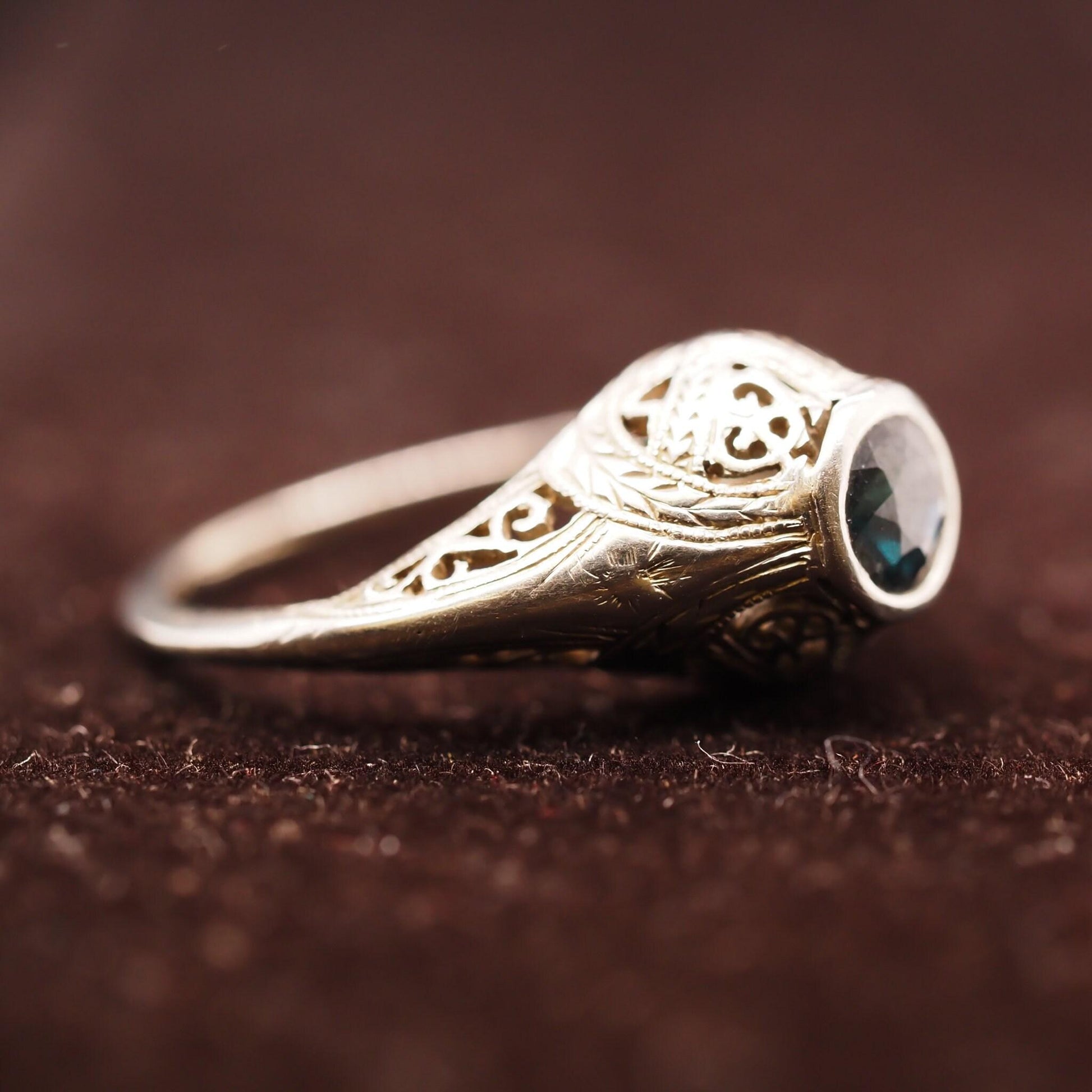 14K White Gold Art Deco Filigree Sapphire Ring - VHK#613