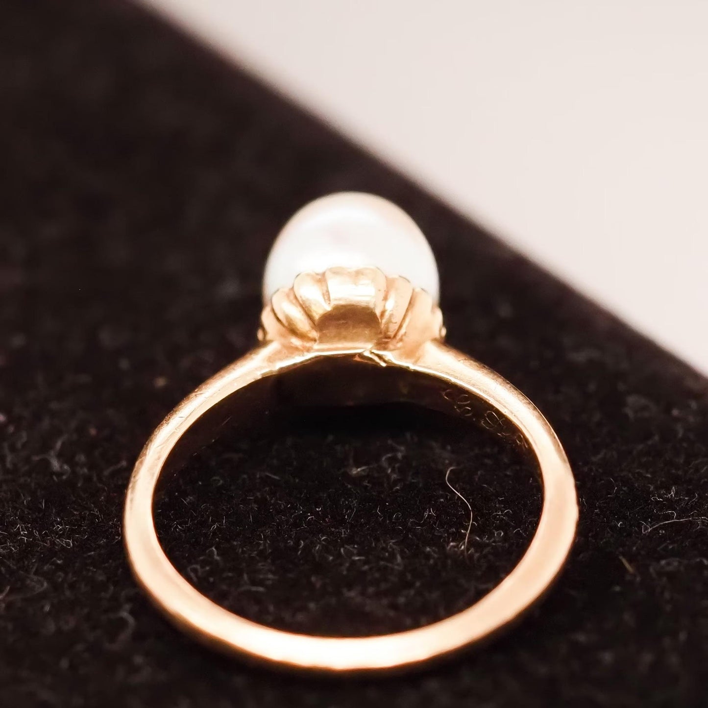 1900s Edwardian 14K Yellow Gold Pearl Ring with Scallop Prongs - VHK#614