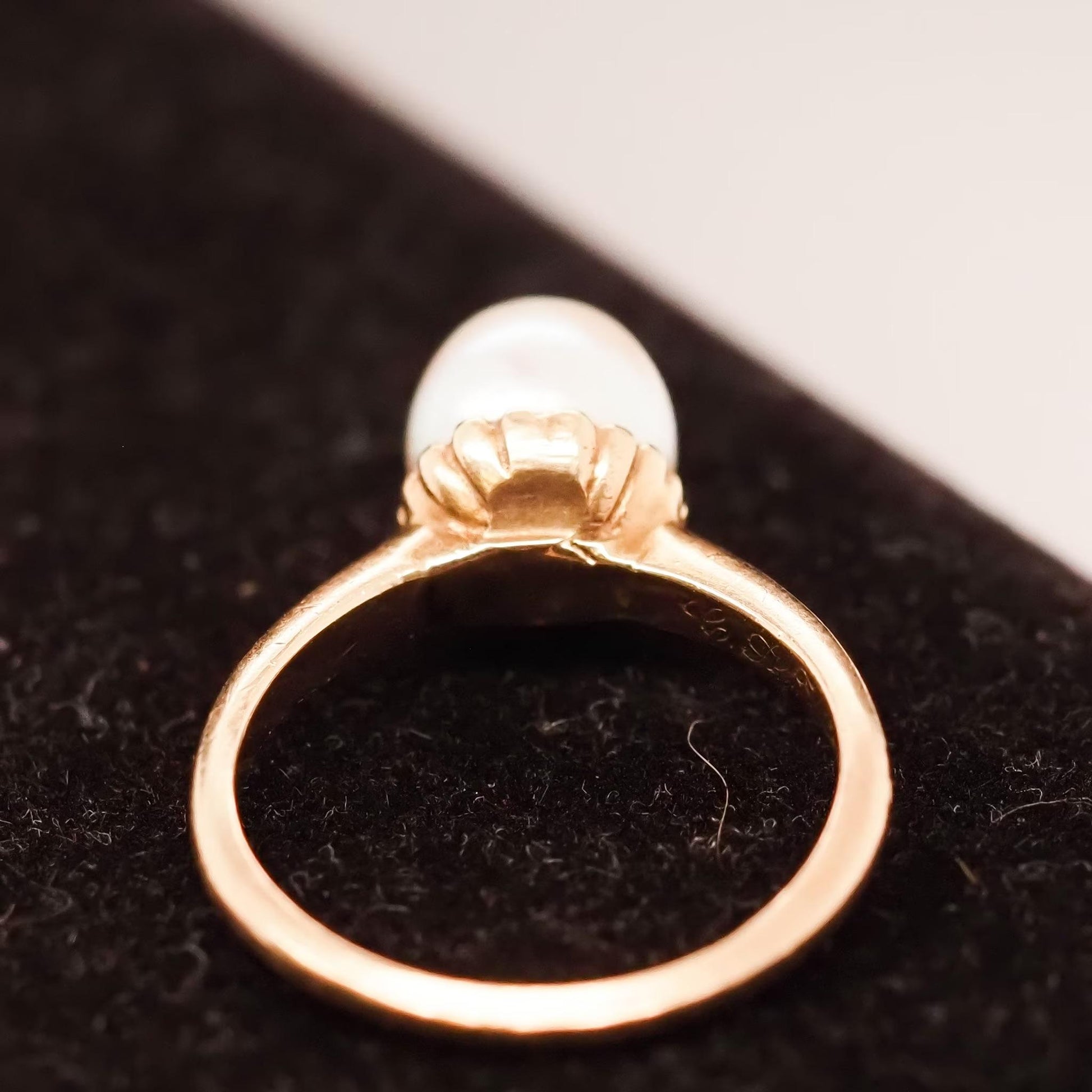 1900s Edwardian 14K Yellow Gold Pearl Ring with Scallop Prongs - VHK#614