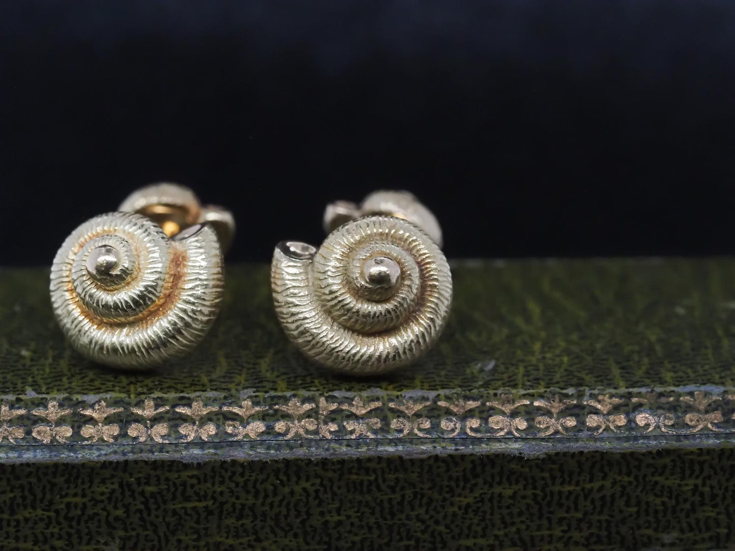 Vintage Tiffany & Co. 18K Gold Sea Shell Cufflinks - VHK#732a