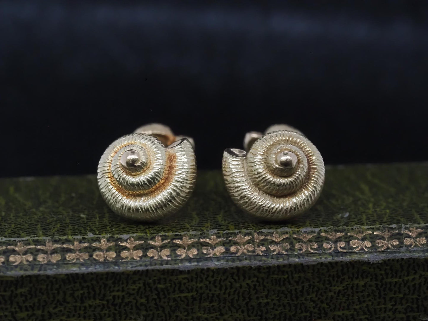 Vintage Tiffany & Co. 18K Gold Sea Shell Cufflinks - VHK#732a