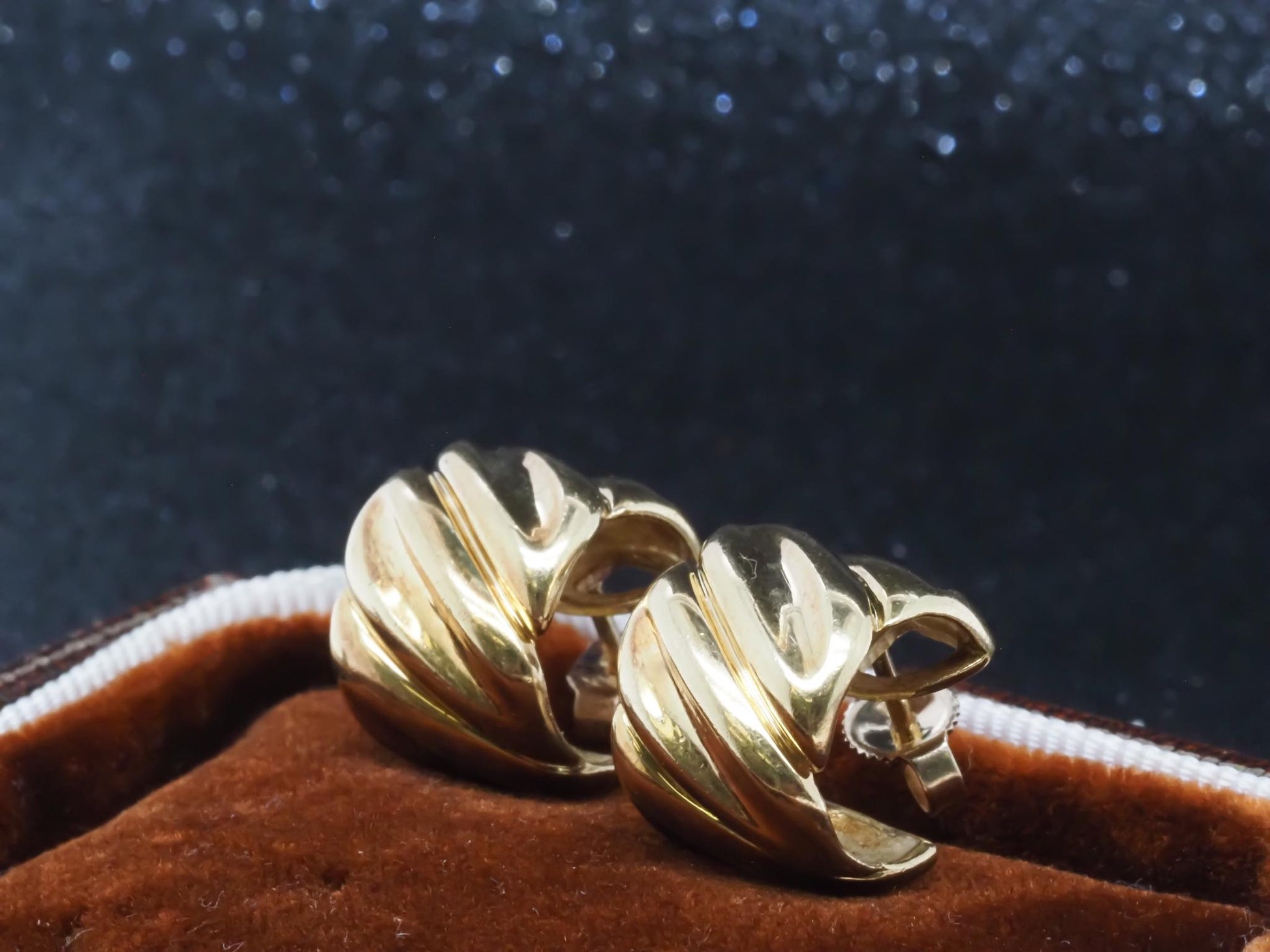 Estate GUCCI 18K Yellow Gold Chic Earrings - VHK#503a