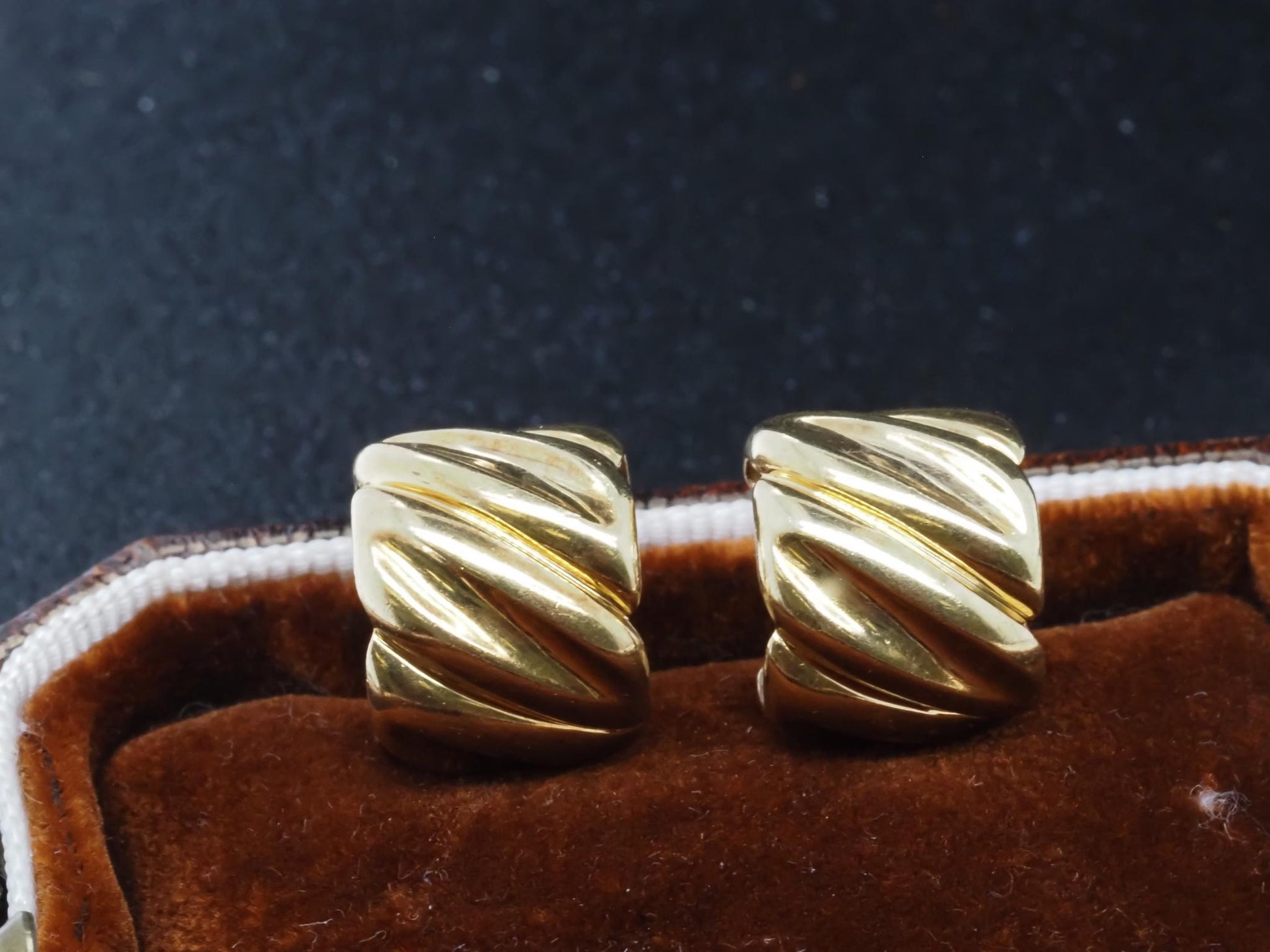 Estate GUCCI 18K Yellow Gold Chic Earrings - VHK#503a