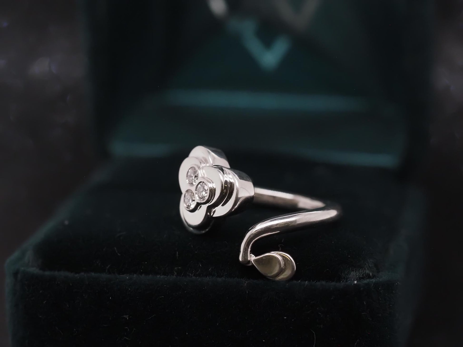 FRED Paris 18K White Gold Belle Du Jour Diamond Ring - VHK#20a