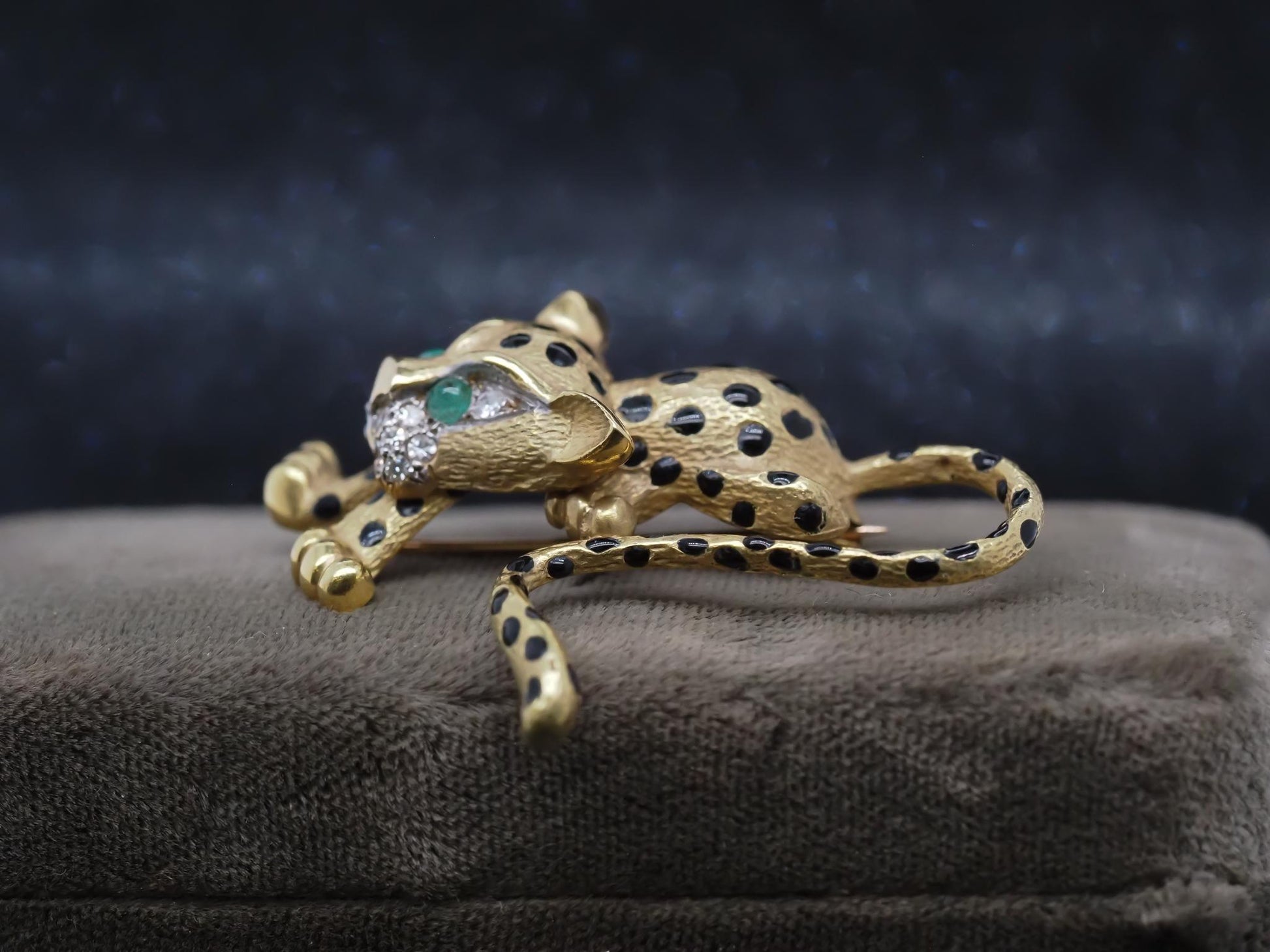 Estate 18K Yellow Gold Leopard Brooch with Diamond and Emeralds - VHK#97B