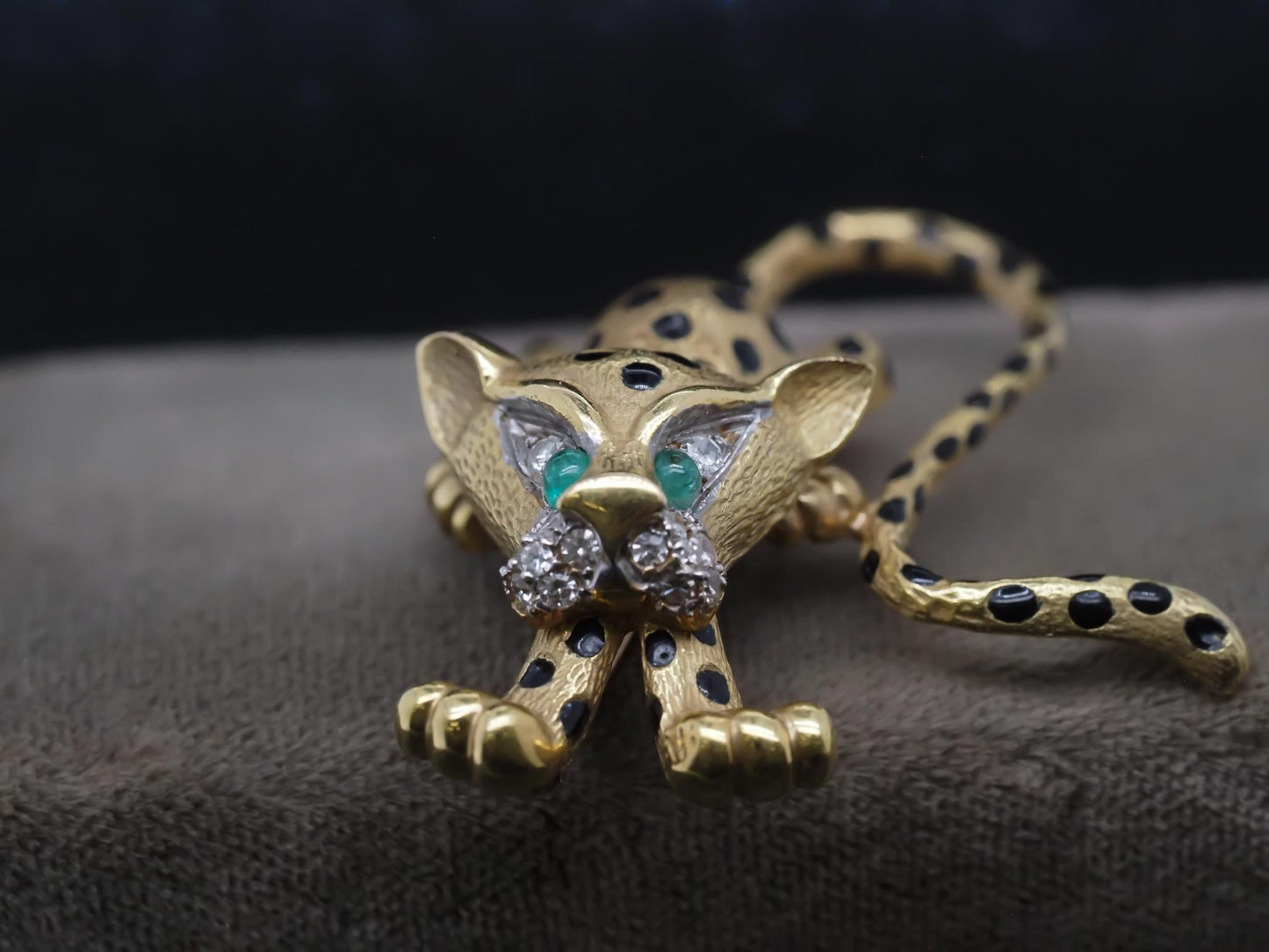 Estate 18K Yellow Gold Leopard Brooch with Diamond and Emeralds - VHK#97B