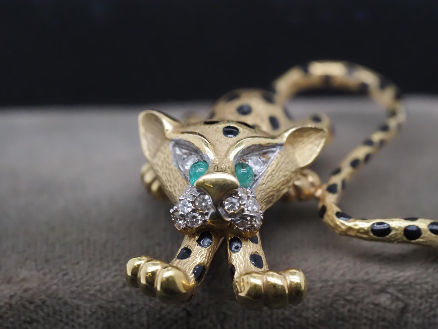 Estate 18K Yellow Gold Leopard Brooch with Diamond and Emeralds - VHK#97B