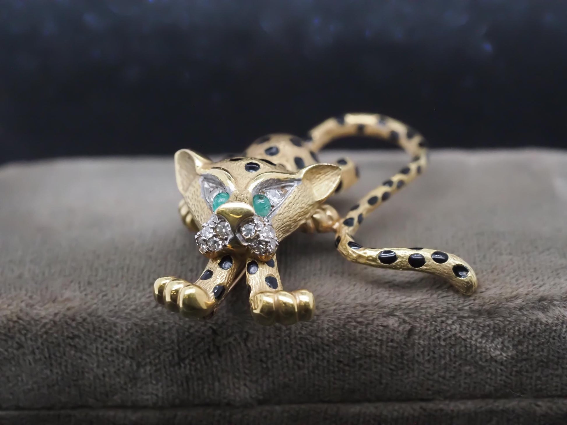 Estate 18K Yellow Gold Leopard Brooch with Diamond and Emeralds - VHK#97B