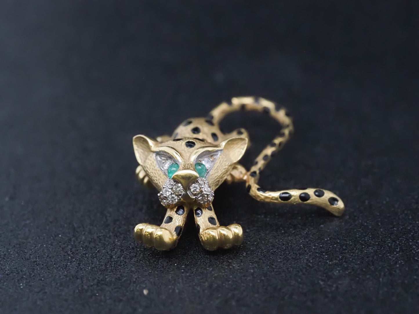 Estate 18K Yellow Gold Leopard Brooch with Diamond and Emeralds - VHK#97B