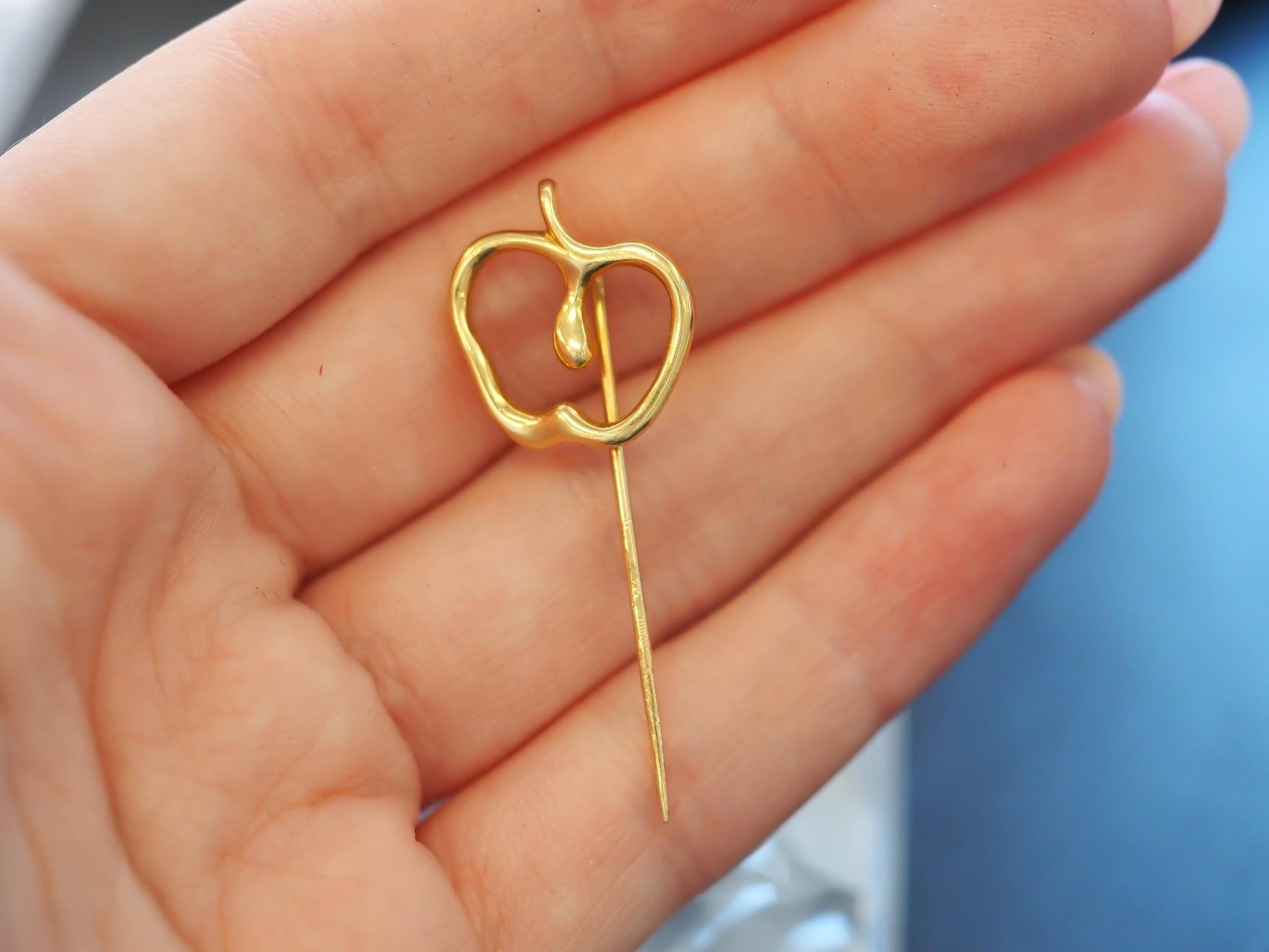 Estate 18K Yellow Gold Elsa Peretti Tiffany & Co . Apple Stick Pin - VHK#506a